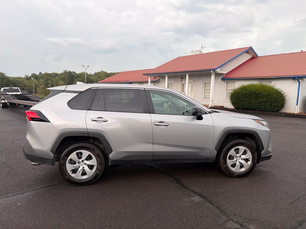 Used 2025 Toyota RAV4 LE AWD/4WD image 11