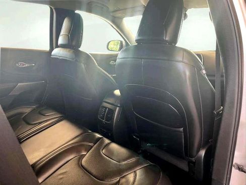 Used 2019 Jeep Cherokee Limited image 20