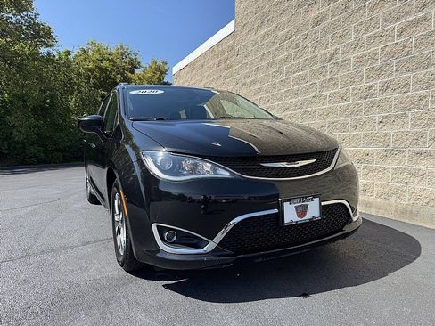 Used 2020 Chrysler Pacifica Touring-L Plus image 1