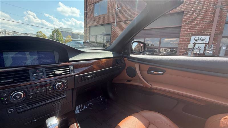 Used 2011 BMW 335i Convertible RWD image 27
