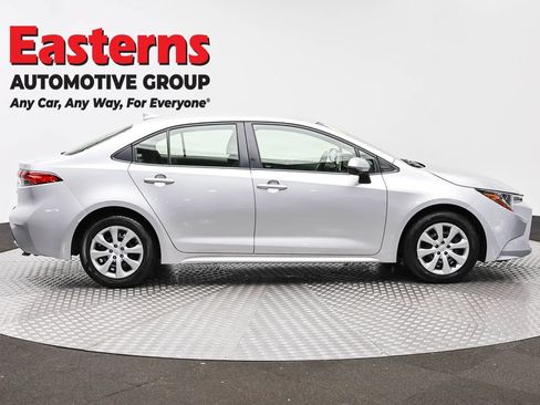 Used 2021 Toyota Corolla LE w/ Carpet Mat Package (TMS) FWD image 4