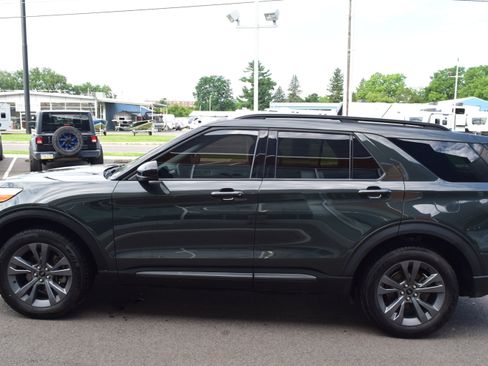 Used 2022 Ford Explorer XLT w/ Equipment Group 202A AWD/4WD image 4