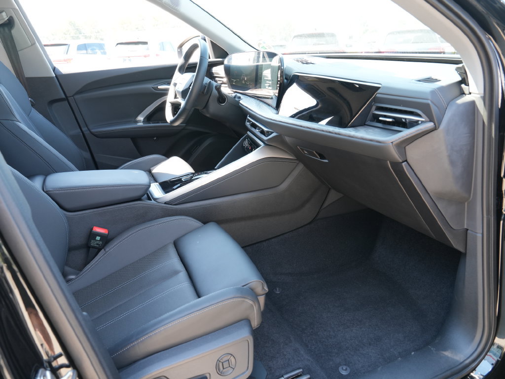 Used 2025 Audi Q5 Premium Plus w/ Premium Plus AWD/4WD image 18