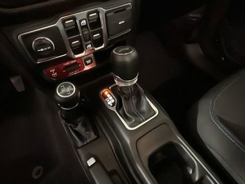 Used 2023 Jeep Wrangler Unlimited Rubicon 4xe w/ Cold Weather Group AWD/4WD image 21