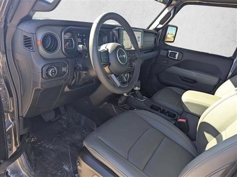 Used 2025 Jeep Gladiator Mojave image 9