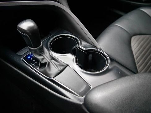 Used 2020 Toyota Camry SE image 30