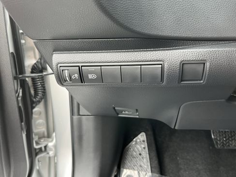 Used 2025 Toyota Corolla LE image 23