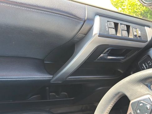 Used 2021 Toyota 4Runner SR5 AWD/4WD image 21