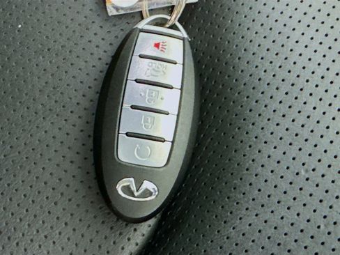 Used 2022 INFINITI QX80 Luxe w/ Cargo Package image 38