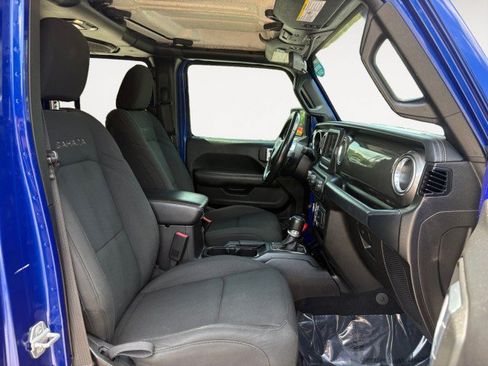Used 2019 Jeep Wrangler Unlimited Sahara AWD/4WD image 8