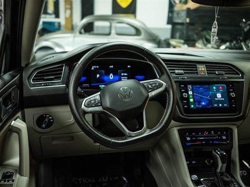 Used 2022 Volkswagen Tiguan SE image 16