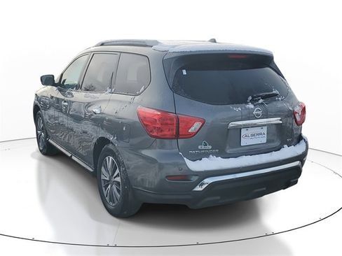 Used 2020 Nissan Pathfinder SV image 3