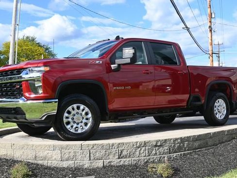 Used 2022 Chevrolet Silverado 2500 LT AWD/4WD image 1