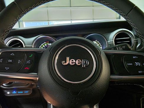 Used 2023 Jeep Wrangler Unlimited Sahara AWD/4WD image 27