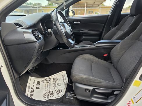 Used 2018 Toyota C-HR XLE FWD image 23