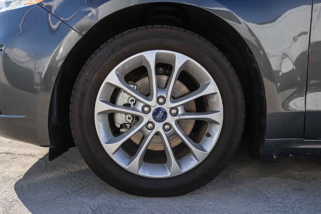 Certified 2020 Ford Fusion SE FWD image 9