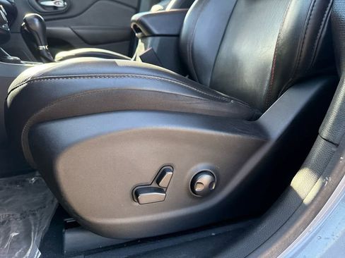 Used 2022 Jeep Cherokee Trailhawk w/ Premium Leather Package image 23