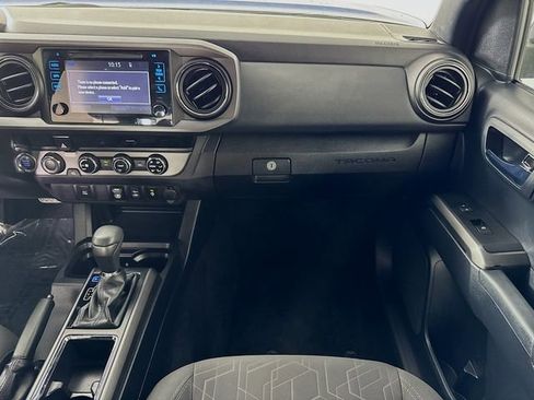 Used 2018 Toyota Tacoma TRD Off-Road image 35