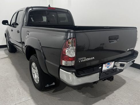 Used 2015 Toyota Tacoma SR5 w/ SR5 Package image 38