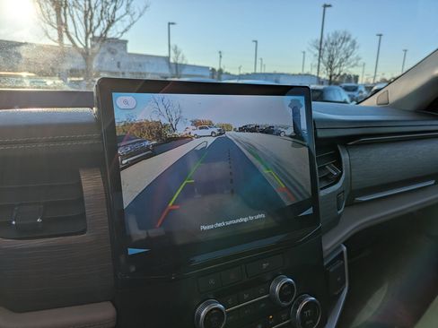 Used 2024 Ford Expedition Limited image 25