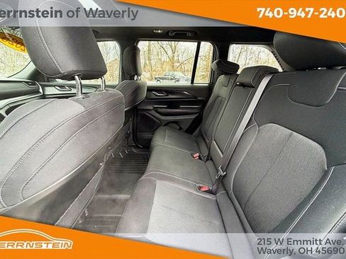 Used 2025 Jeep Grand Cherokee Laredo X image 22