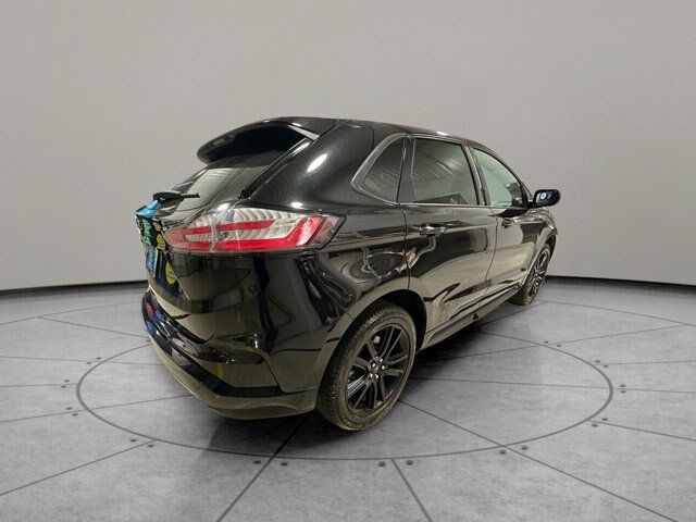 Certified 2024 Ford Edge ST-Line AWD/4WD image 3