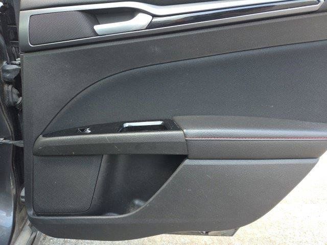 Used 2016 Ford Fusion SE w/ Equipment Group 201A FWD image 22