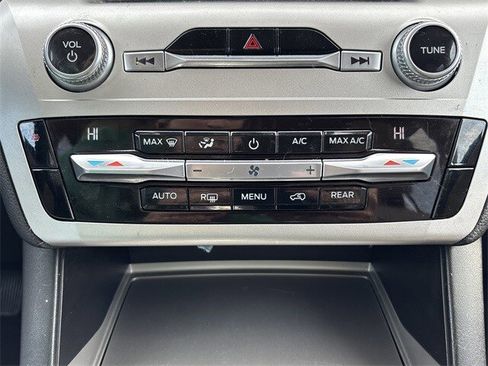 Used 2021 Ford Explorer XLT image 36