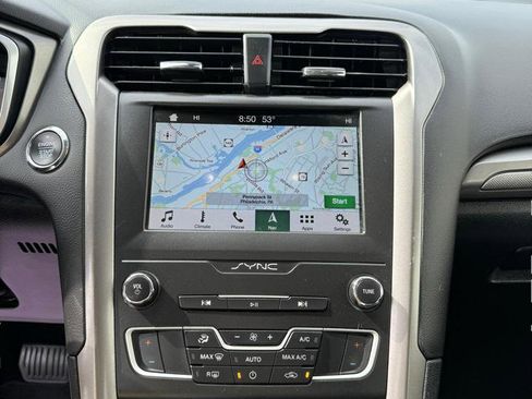 Used 2019 Ford Fusion SE image 25