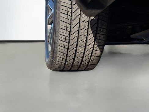 Used 2025 Chevrolet Suburban High Country image 44