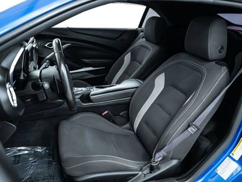 Used 2017 Chevrolet Camaro LT RWD image 17