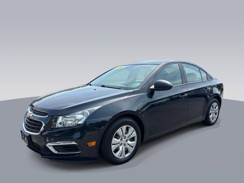 Used 2016 Chevrolet Cruze LS FWD image 3
