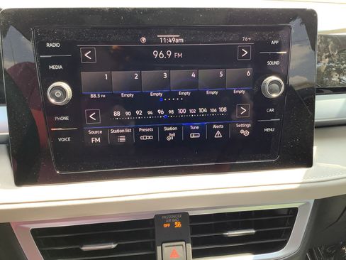 New 2025 Volkswagen Taos SE image 17