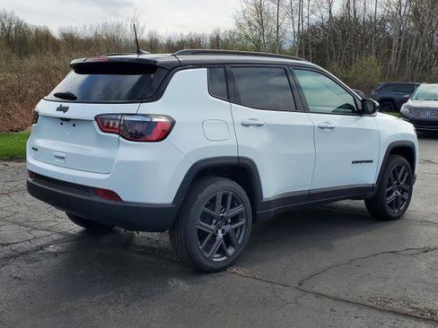 Used 2026 Jeep Compass Limited AWD/4WD image 3