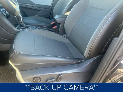 Used 2023 Volkswagen Taos SE w/ Panoramic Sunroof Package image 7