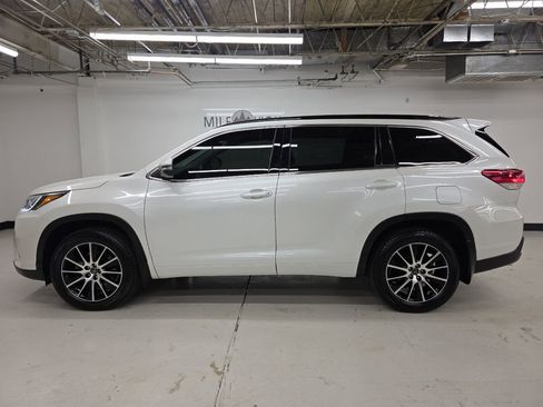 Used 2017 Toyota Highlander SE image 6