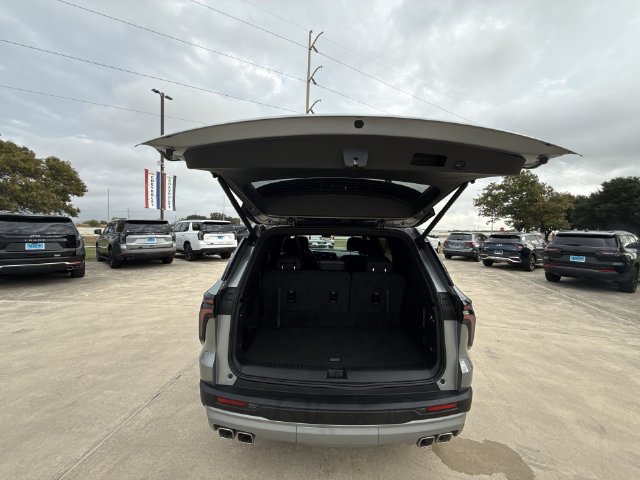 Certified 2026 Chevrolet Traverse LT w/ Driver Confidence Package FWD image 27