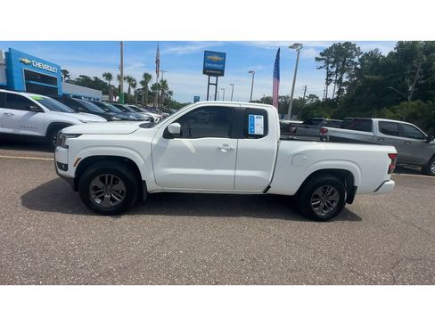 Used 2025 Nissan Frontier SV w/ SV Convenience Package RWD image 6