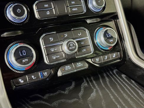 Used 2023 GMC Yukon XL Denali image 19