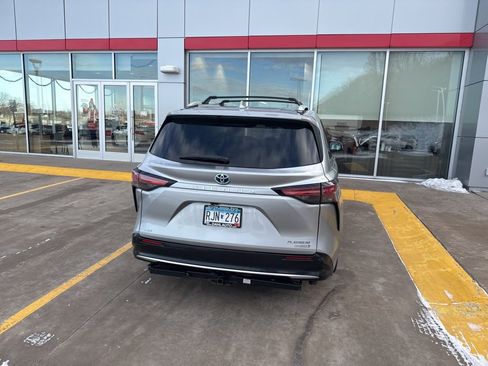 Used 2024 Toyota Sienna Platinum image 12