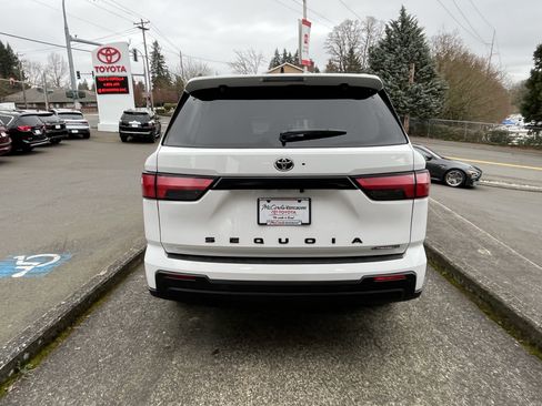 Certified 2025 Toyota Sequoia SR5 AWD/4WD image 7