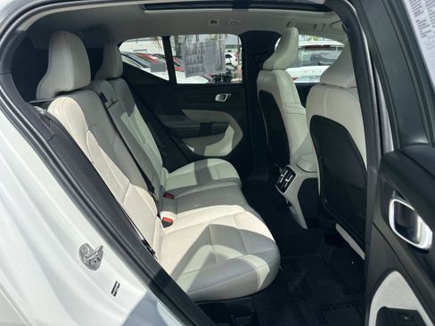 Certified 2025 Volvo XC40 B5 Ultra w/ Climate Package image 24