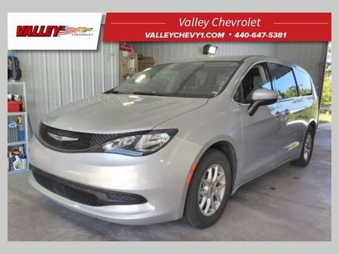 Used 2023 Chrysler Voyager LX FWD image 1