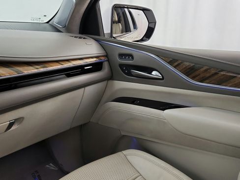 Used 2021 Cadillac Escalade Premium Luxury Platinum RWD image 24