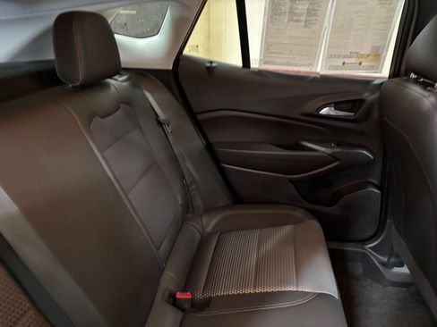 Used 2025 Chevrolet Trax LT FWD image 36