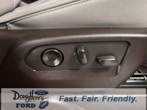 Used 2022 GMC Yukon SLT w/ SLT Premium Package image 44