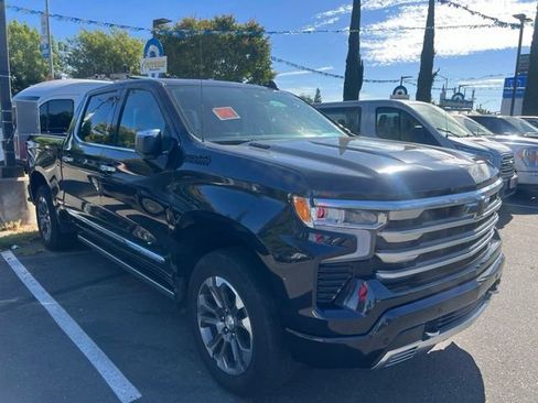 Used 2023 Chevrolet Silverado 1500 High Country w/ Technology Package AWD/4WD image 4