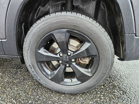 Used 2017 Jeep Cherokee Sport w/ Trailer Tow Group AWD/4WD image 8