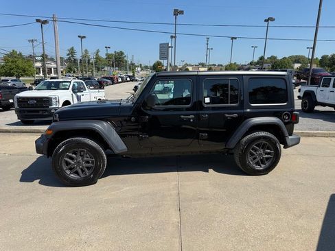 Used 2024 Jeep Wrangler Unlimited Sport AWD/4WD image 9