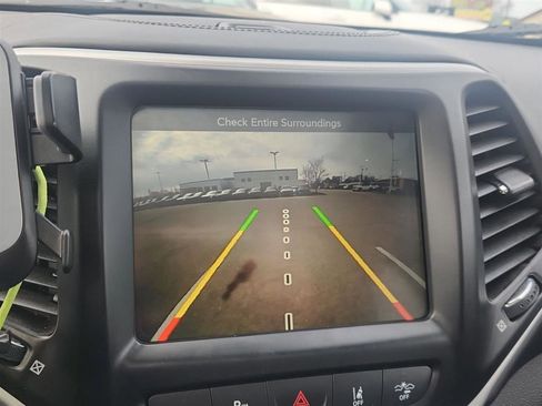 Used 2017 Jeep Cherokee Overland w/ Technology Group image 15